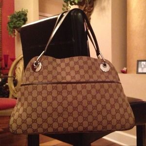 GUCCI Authentic logo Purse