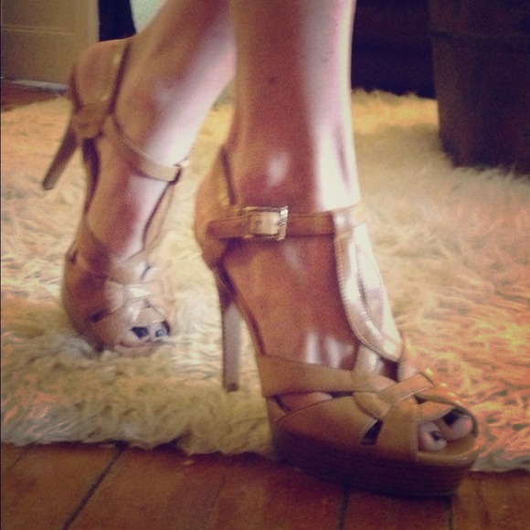 Jessica Simpson tan sandals