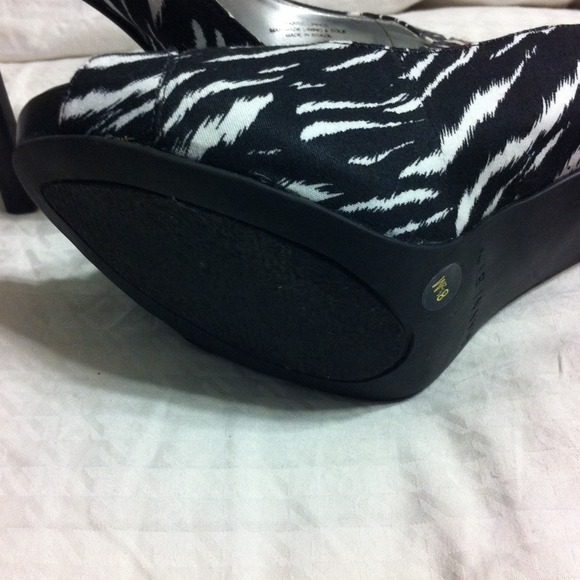 Zebra Print Sling Backs - Picture 3 of 3