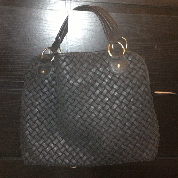 **RESERVED**Basket weave black purse with bronze