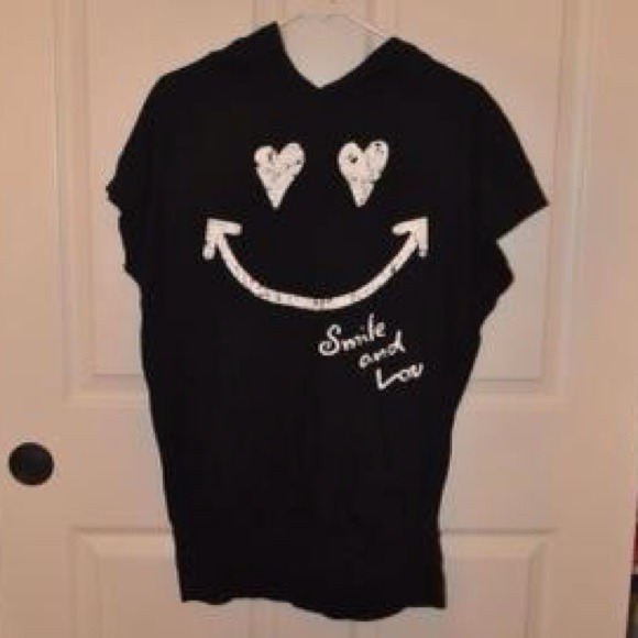 🔴SOLD🔴Smile . Long hooded tee