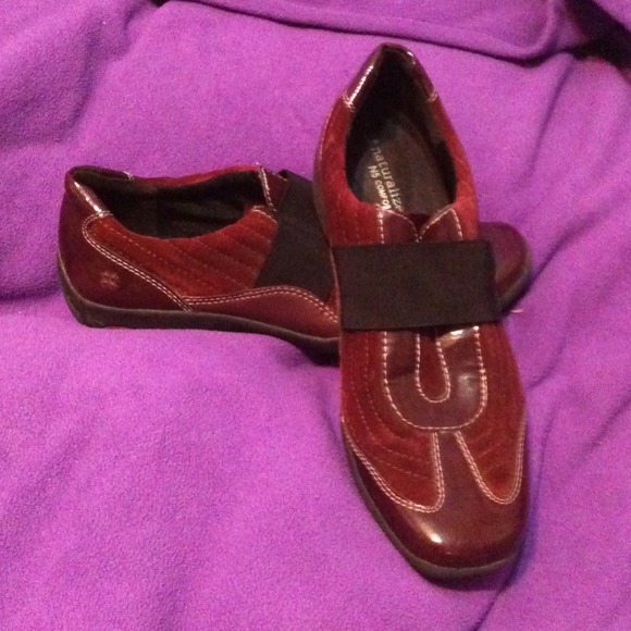 Naturalizer Maroon Shoes