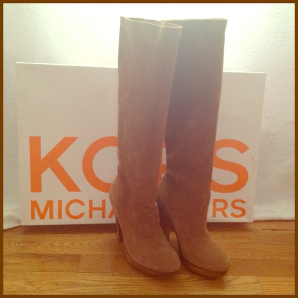 ❌RESERVED for @luv2shop❌.