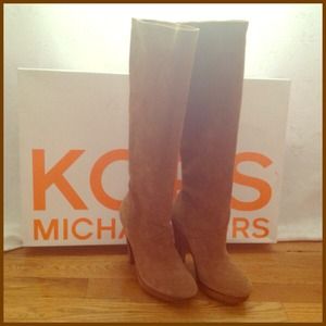 ❌RESERVED for @luv2shop❌.