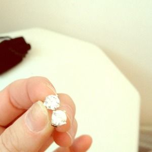 Hold!Reduced!!! 2carat diamond-simulated earrings!