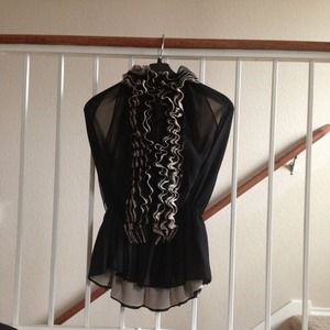 Black/tan sleeveless top w/ ruffle neck mid front