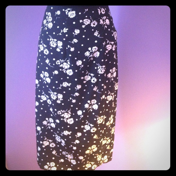 Long pencil skirt very light weight and flattering