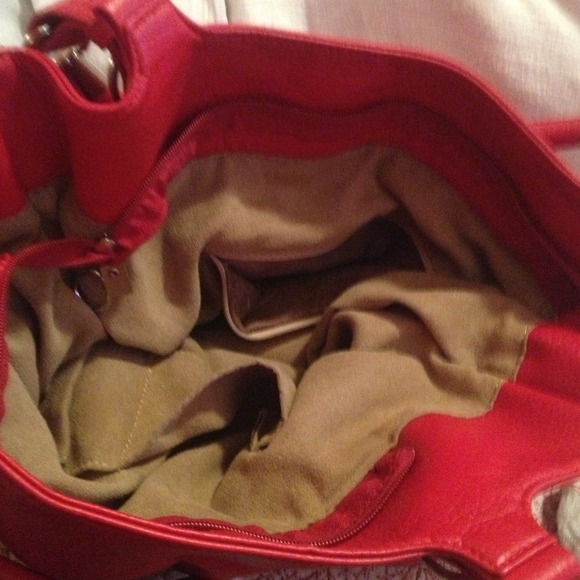 Red bag - Picture 2 of 4