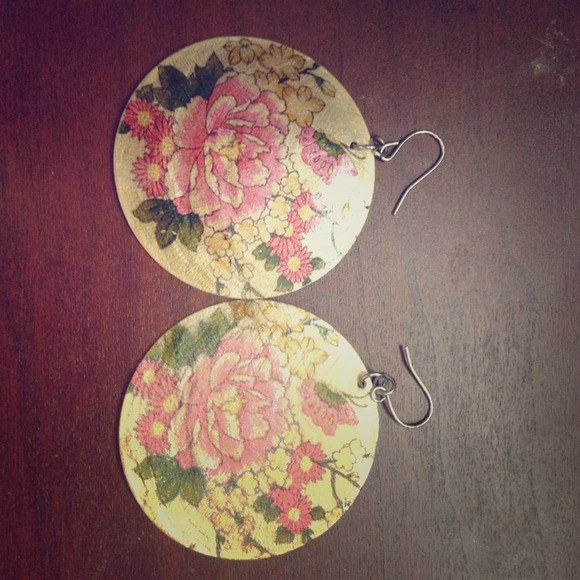 Floral shell earrings