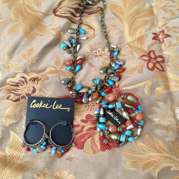 Necklace, bracelet and earring bundle - Picture 1 of 4