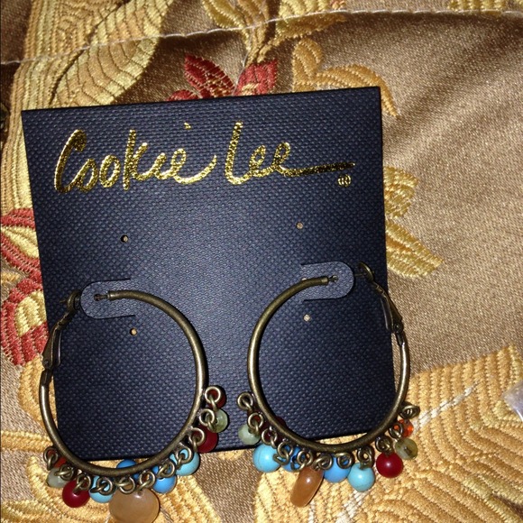 Necklace, bracelet and earring bundle - Picture 4 of 4