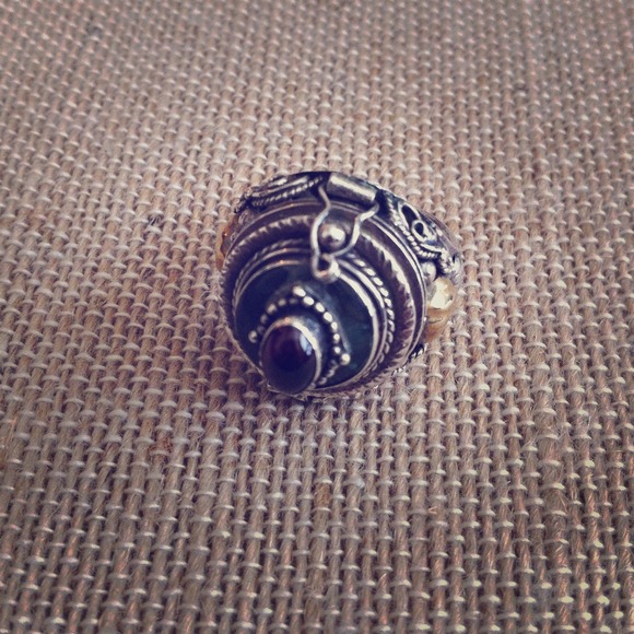 🎀🎀SOLD🎀🎀Sterling silver poison ring.