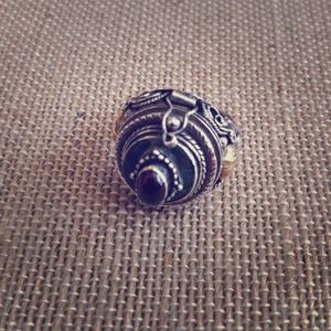 🎀🎀SOLD🎀🎀Sterling silver poison ring.