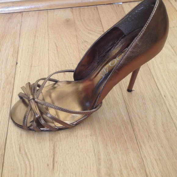 Size 7 gold Aldo heels.