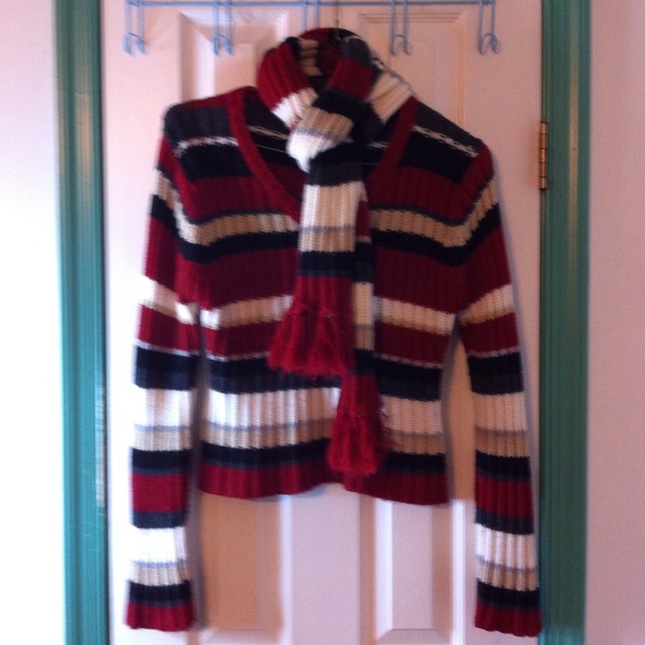 🌈2for $10!Sweater w/matching scarf. L(M/L)