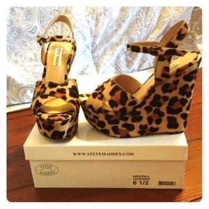 Leopard platform sandals!
