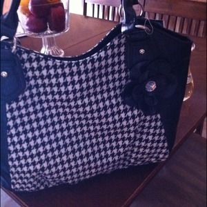 Black & white houndstooth handbag