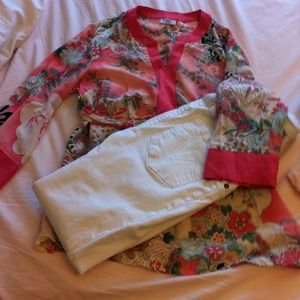 Chic maternity silk kimono blouse w/skinny  jeans