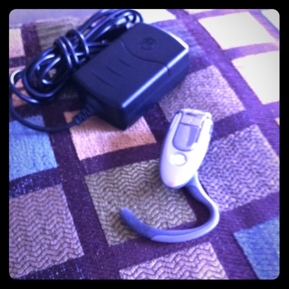 Motorola blue tooth headphone ear pease