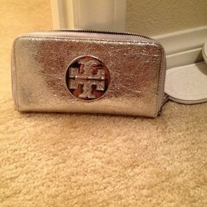 Tory burch silver wallet