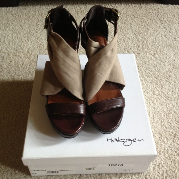 NIB Halogen Dark Brown/Cream Leather Wedge Sandal
