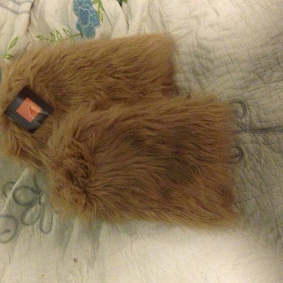 Fur leg warmers & boot covers. Tags still on item. - Picture 4 of 4