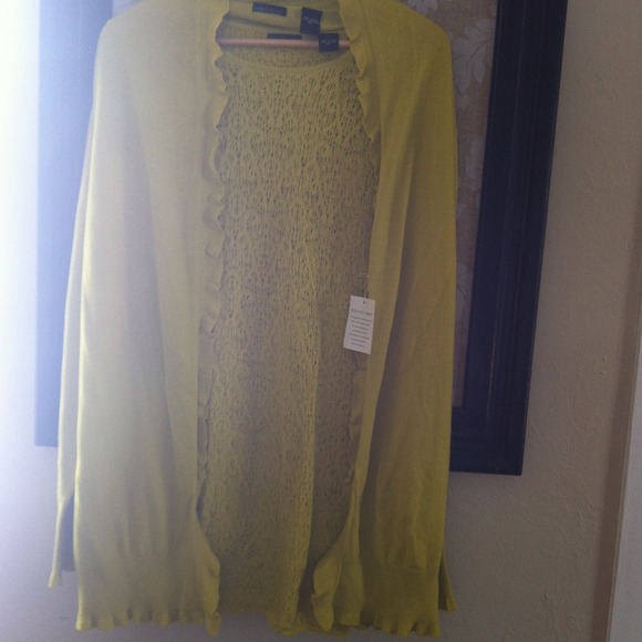 🔴SOLD🔴Knit top with matching cardigan.