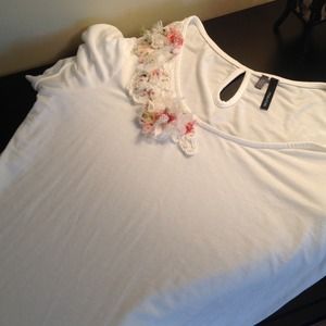 SOLD.Rosette flowered cream tee