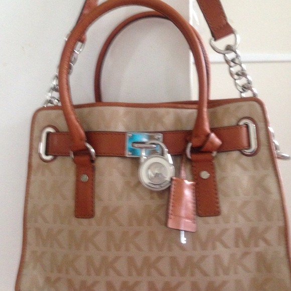 🔴SOLD!!!🔴 Michael Kors Logo Handbag