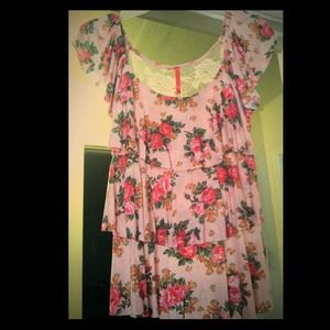 🎀🎀🎀😍FLORAL W LACED BACK PINK TOP🎀🎀