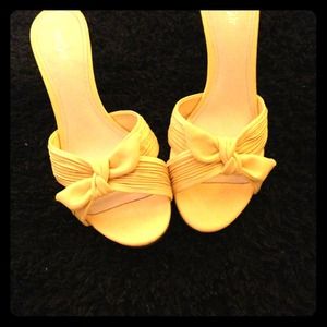 Ladies yellow slide in sandals size 9.