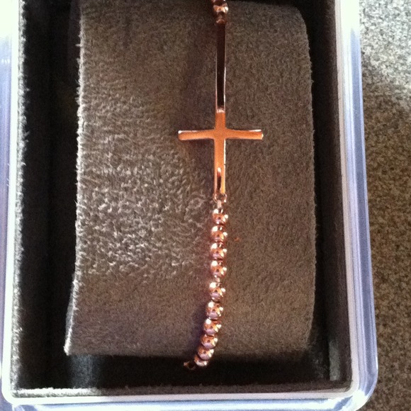 Rose gold side cross bracelet
