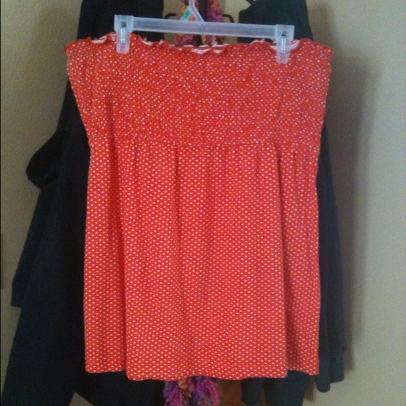 Strapless summer shirt looks brand new