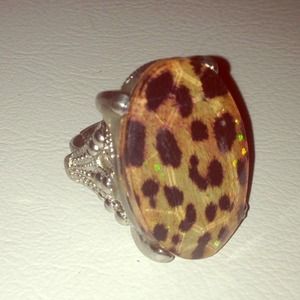 Elegant, leopard ring.