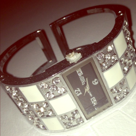 Classy and elegant watch.