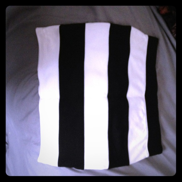 Black n white mini skirt