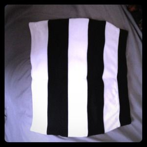 Black n white mini skirt