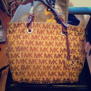 Michael kors jet set tote
