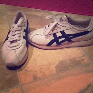 Cheer/dance sneakers