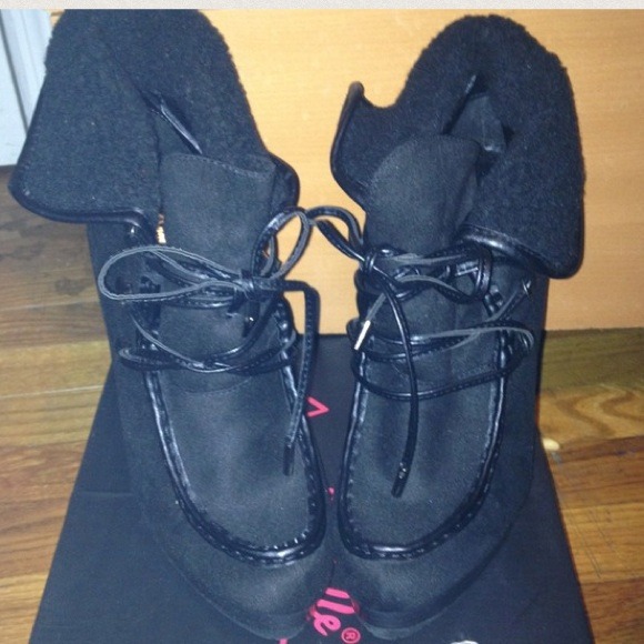 lace up boots - Picture 2 of 4