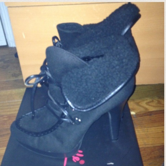 lace up boots - Picture 3 of 4