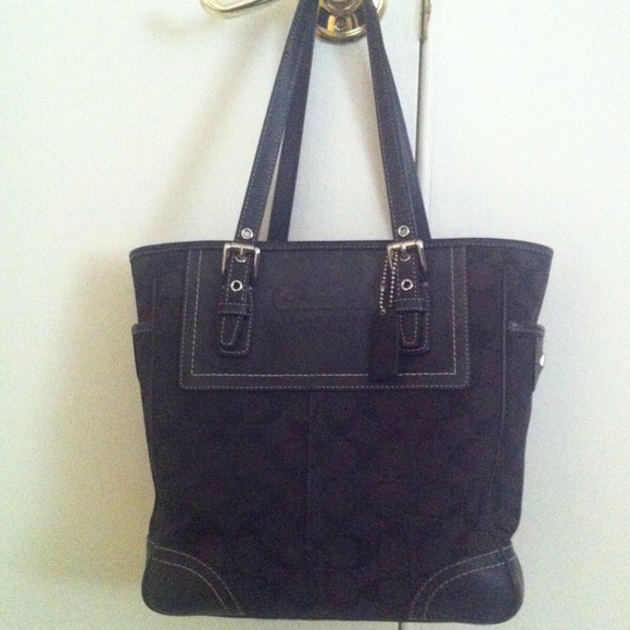 Black coach purse with matching wallet!