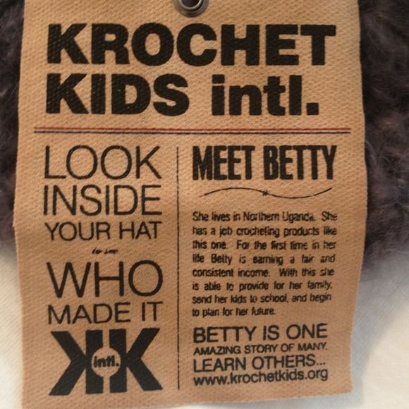 ⭐️ SOLD ⭐️ - Knitted Beret from Uganda - Picture 3 of 3