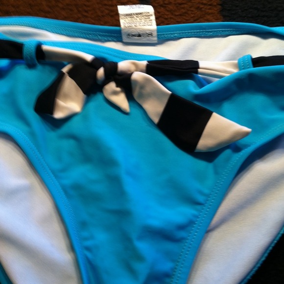 Bathing suit - Picture 2 of 3