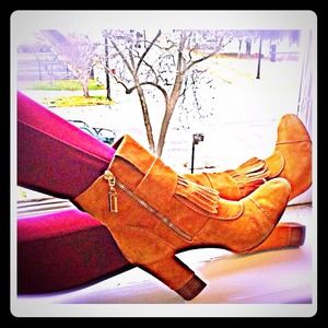 BCBG ankle boots size 8