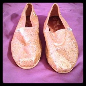 Tom size 7.5 shoes!!!