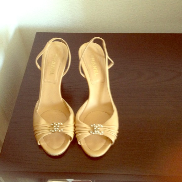 Absolutely gorgeous Chanel strappy sandals! Sale!!