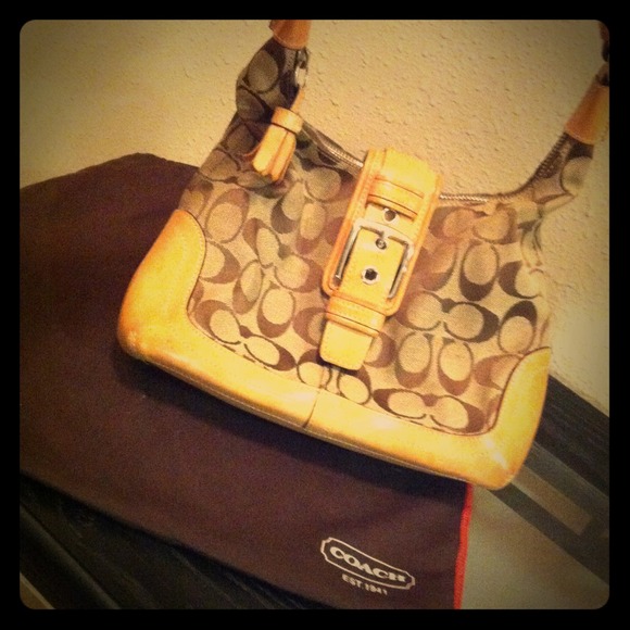 📦SOLD IN BUNDLE 📦Small Coach purse - Picture 1 of 4