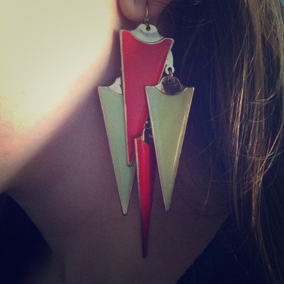 Jewelry - ✋🔴SOLD🔴✋Cream & red enamel triangle