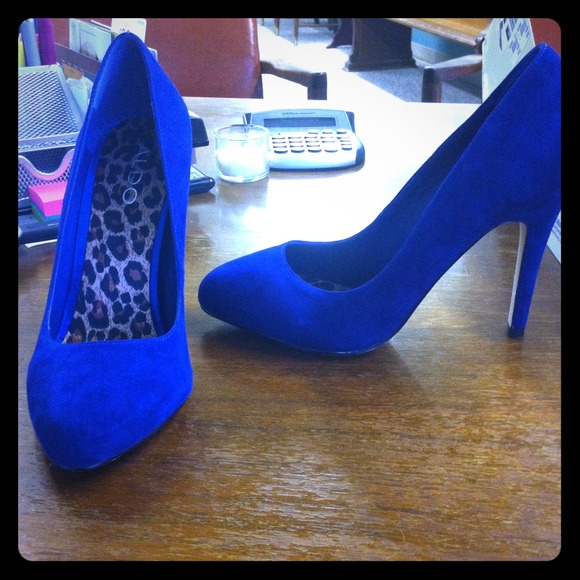 Blue Suede pumps